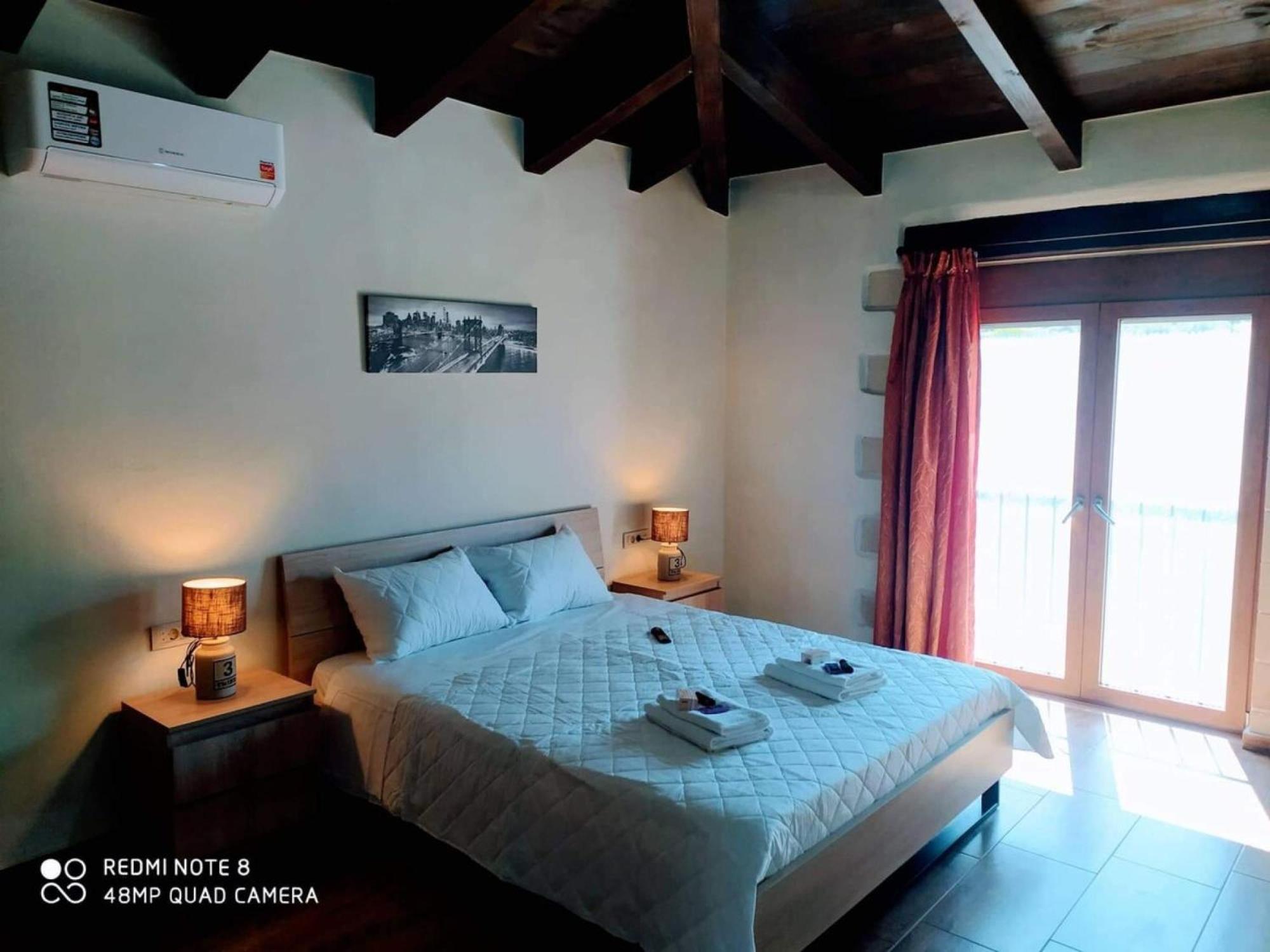 Traditional Villa In Pemonia Luaran gambar